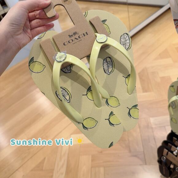 NWT Coach Zayn Flip Flop With Fruit Print Lemon CAR23 Light Khaki US 5 - Picture 1 of 8
